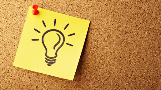 Notizzettel mit Glühbirne.